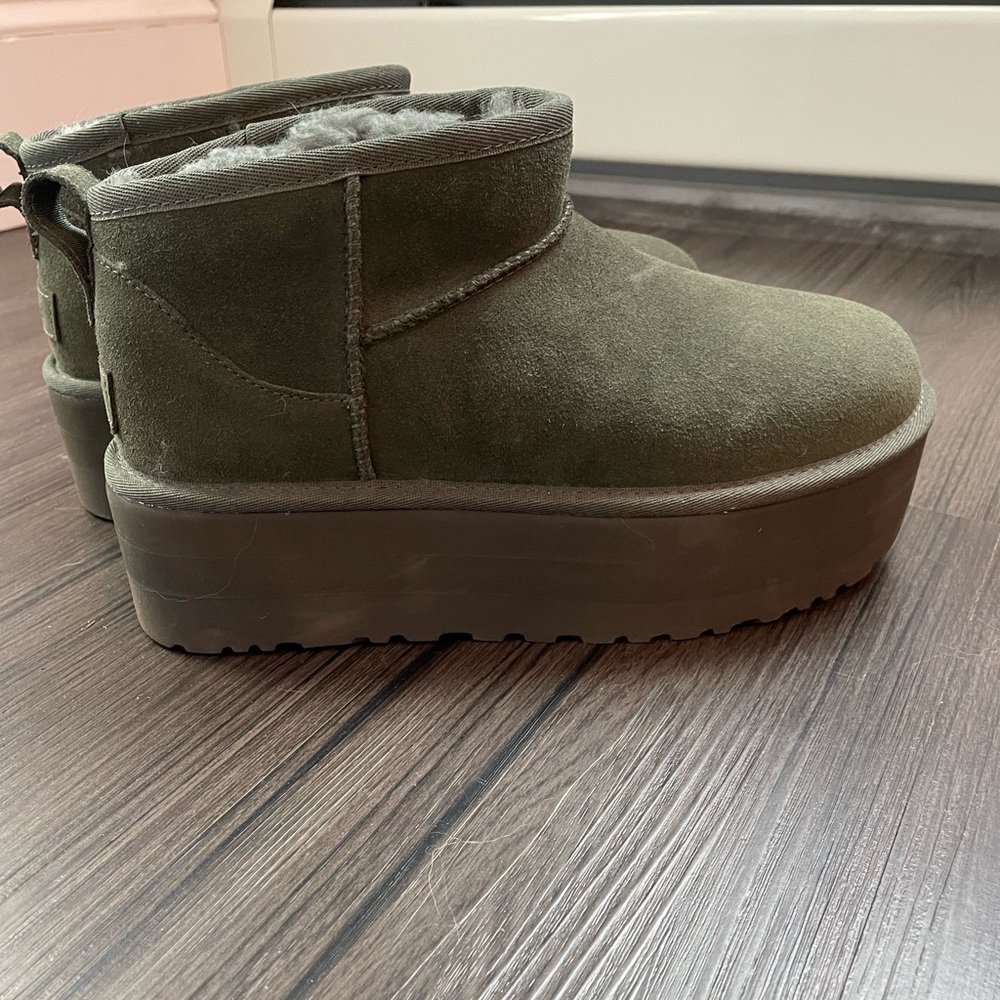 Classic ultra mini platform uggs